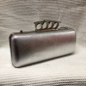 Silver finger clutch
